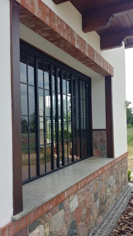 thermaly insulated steel folding doors